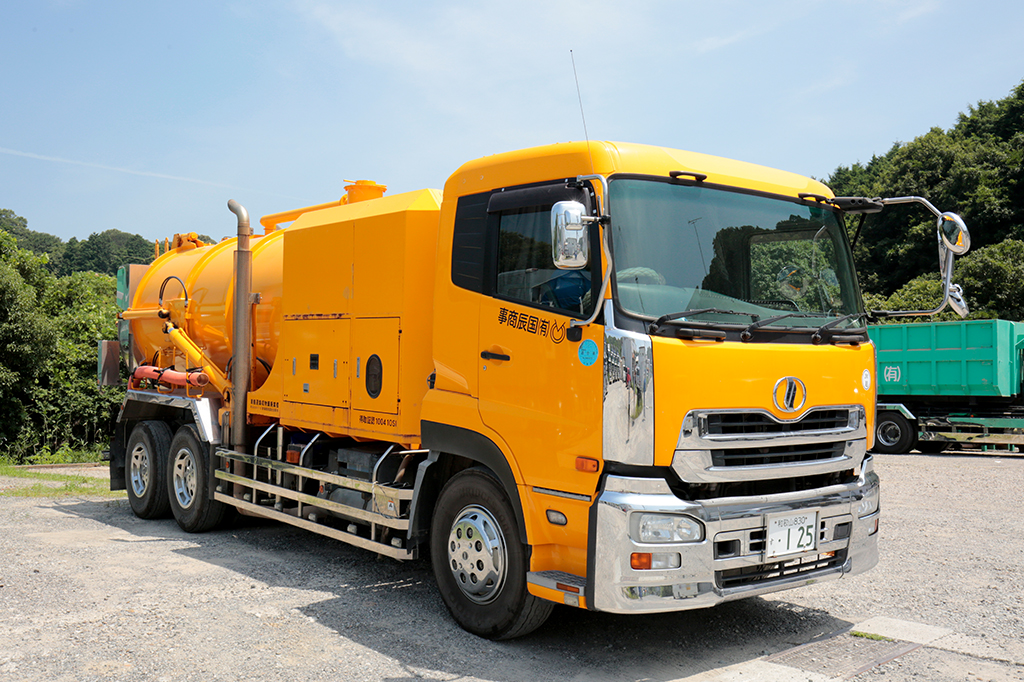 清掃車両のご紹介 和歌山県田辺市で浚渫業 清掃業 産業廃棄物収集運搬業は国辰商事