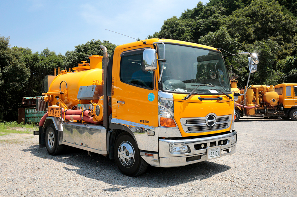 清掃車両のご紹介 和歌山県田辺市で浚渫業 清掃業 産業廃棄物収集運搬業は国辰商事